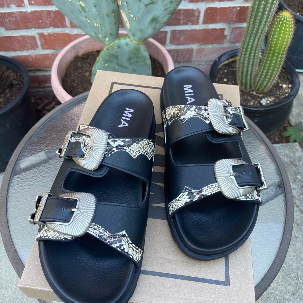 Black MIA Tibby slides